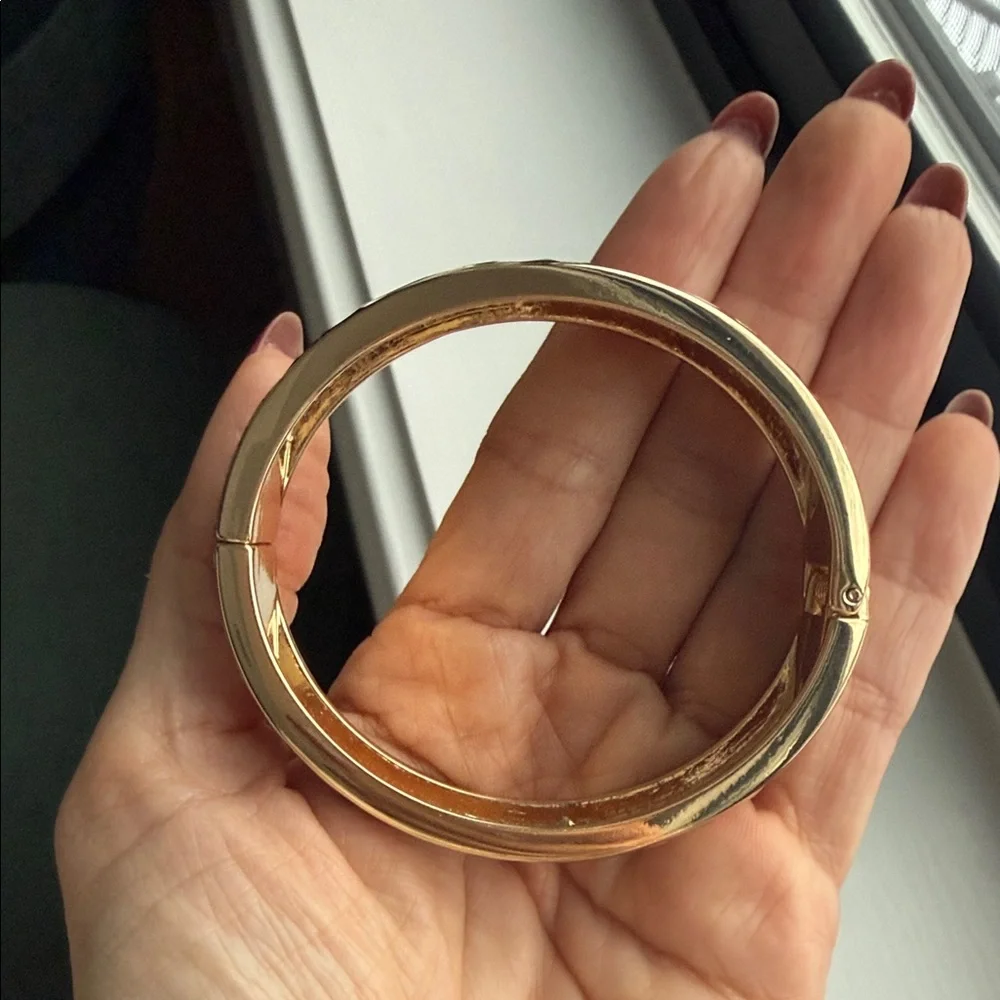 Chic Floral Enamel Bracelet with Pink and Green Accents - Picture 10 of 14